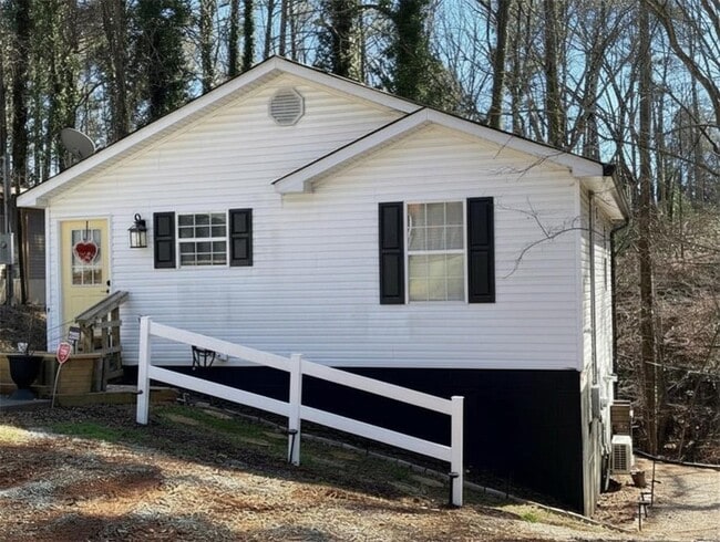 Building Photo - 5485 Mercedes Dr