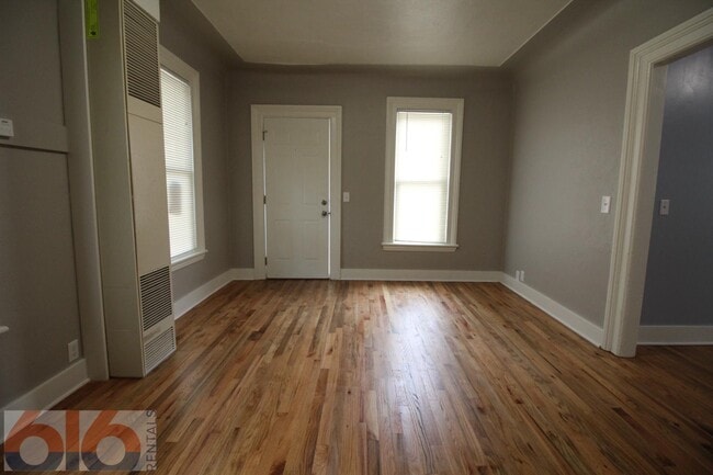 Photo - 116 Gold Ave SW