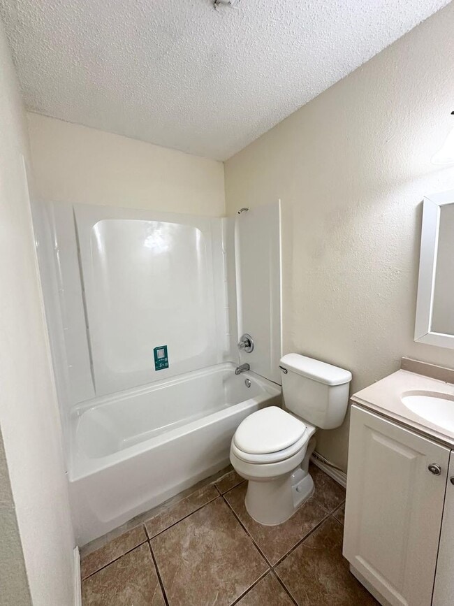 Photo - 3 Bed 2 Bath Ready to Rent!