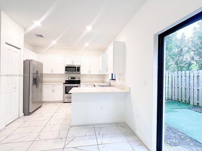 Photo - 20634 NE 2nd Ct