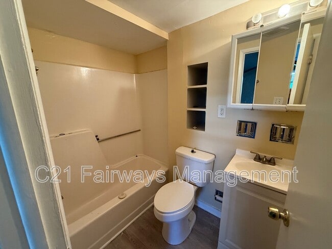 Photo - 2580 Pitcairn Rd