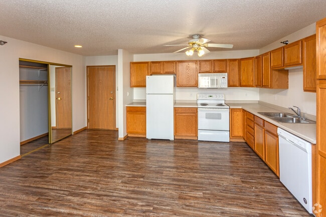 2BR, 2BA - 1,000 - 1,187SF - Kitchen