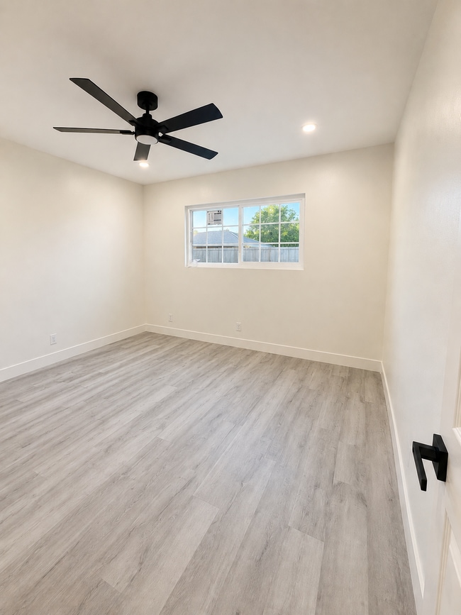 Photo - 5848 Gardenia Ave