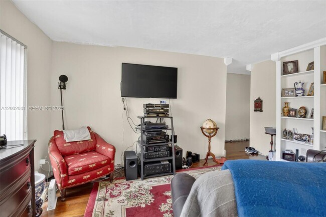 Photo - 5240 NE 6th Ave