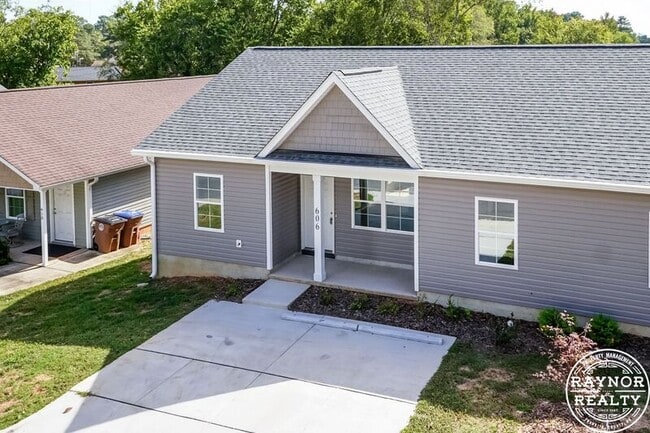 Photo - 606-606 E Pine Ave