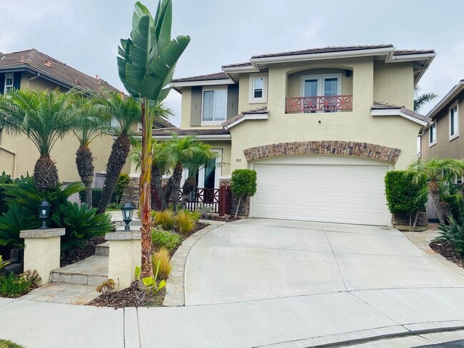 Spacious Encinitas home with open layout, upgraded kitchen, and private backyard - Spacious Encinitas home with open layout, upgraded kitchen, and private backyard