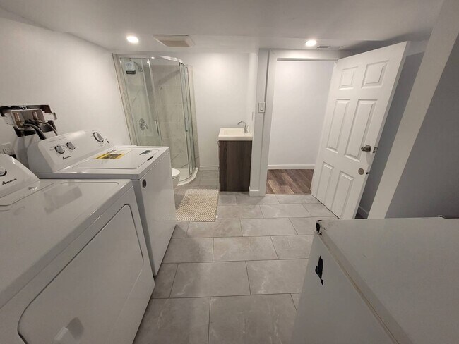 Photo - Room 9 - 62 Ontario St