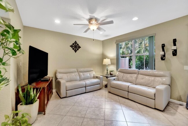 Photo - 117 E Prive Cir