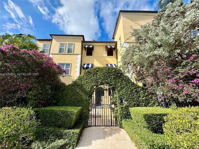 Building Photo - 4812 Pine Tree Dr Unit 103