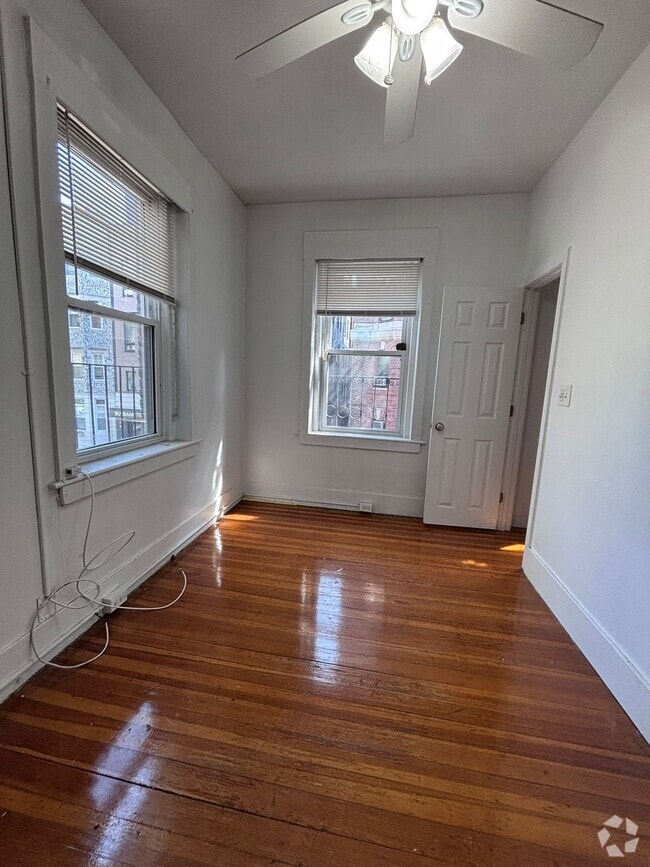 Building Photo - 65 Burbank St Rental