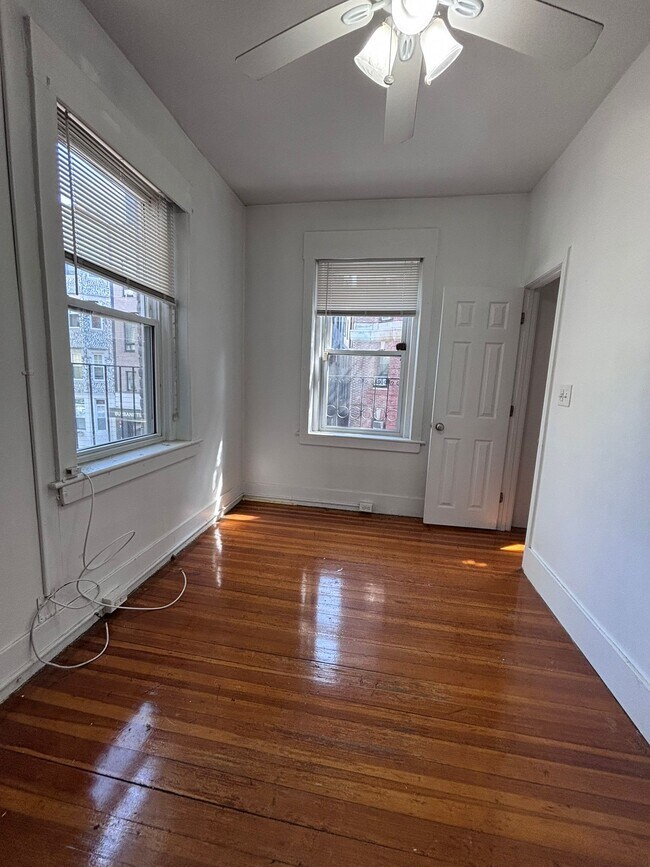 Building Photo - 65 Burbank St Rental