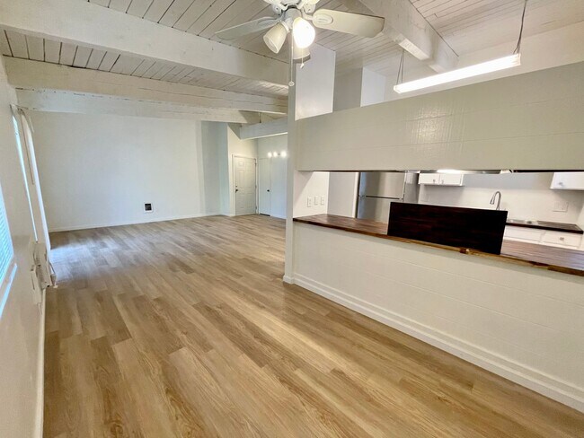 Photo - DESIRABLE MILLWOOD NEIGHBORHOOD ON TREE LI... Unit 9019