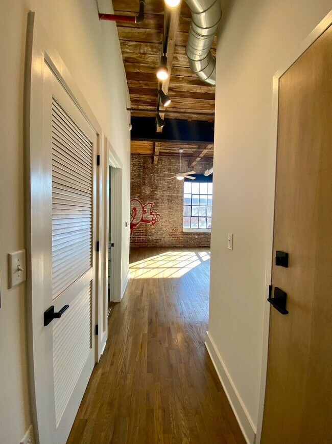 Photo - Lofts At Abrams Fixtures
