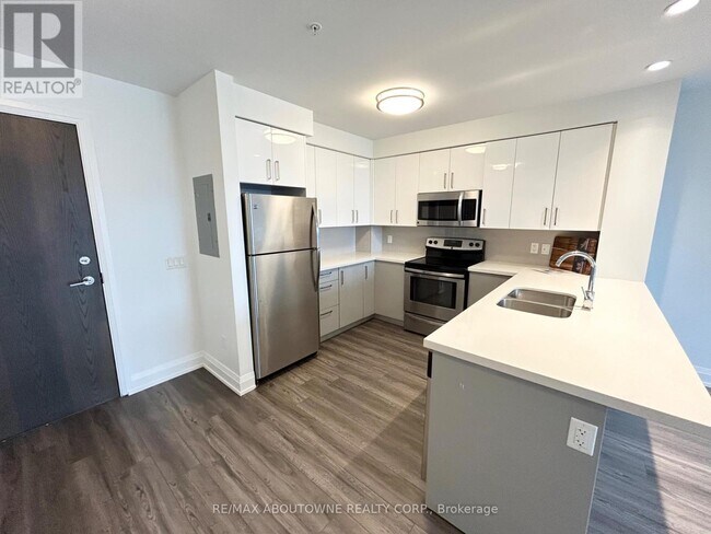 Photo - 460 Belmont Ave W
