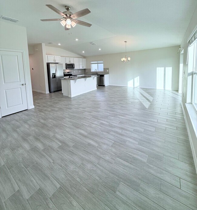 Photo - 738 Sarner Pass Wy.