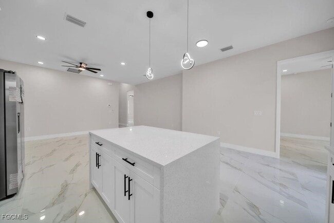 Photo - 732 Jack Ave S