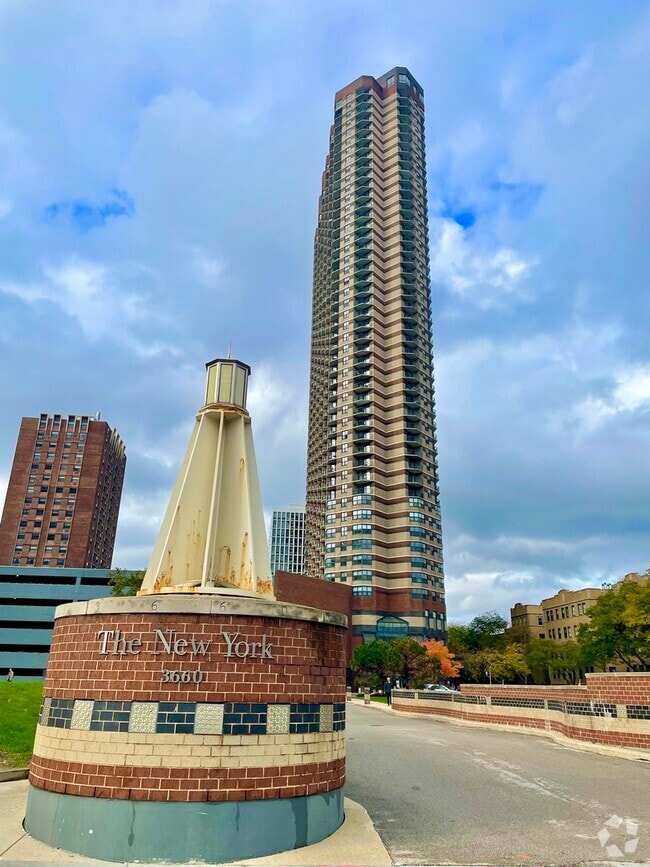 Building Photo - 3660 N Lake Shore Dr Rental