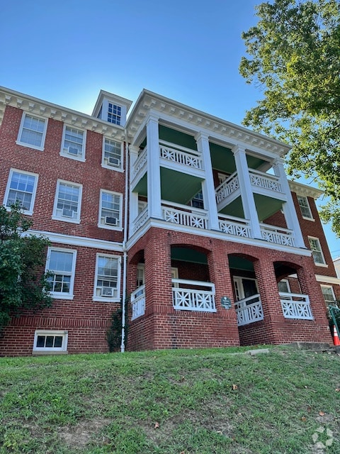 Building Photo - 303 N New St Rental