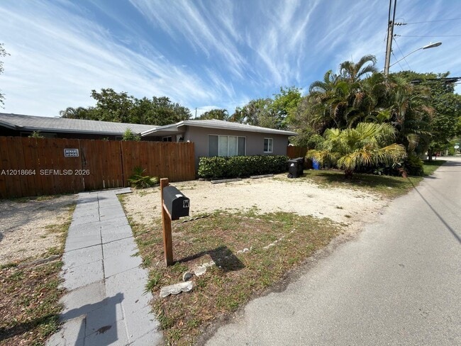 Building Photo - 600 NW 18th St Unit W-2
