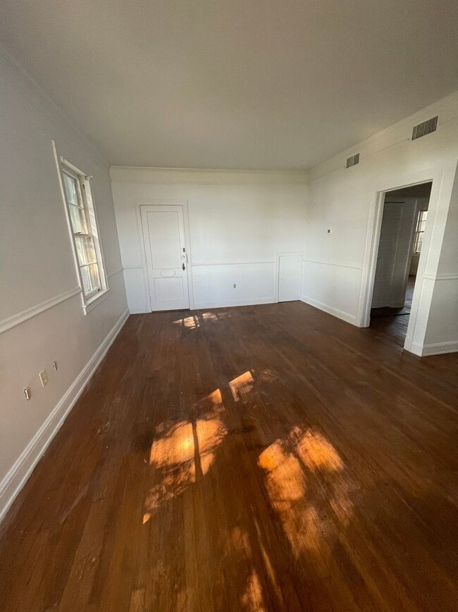 Photo - VER27483       15 Unit 2748-3 Vernon Terrace Down