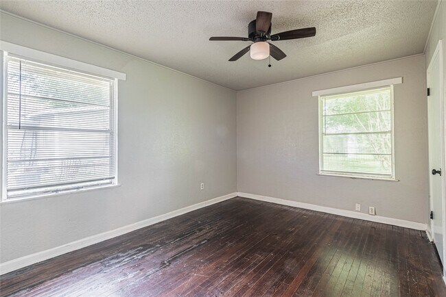 Photo - 5818 Glenhurst Dr