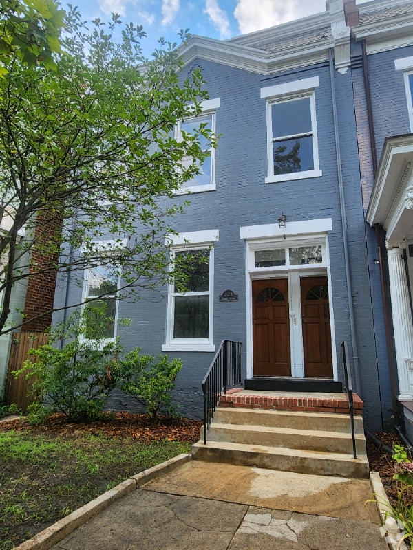 Building Photo - 2123 Stuart Ave Rental