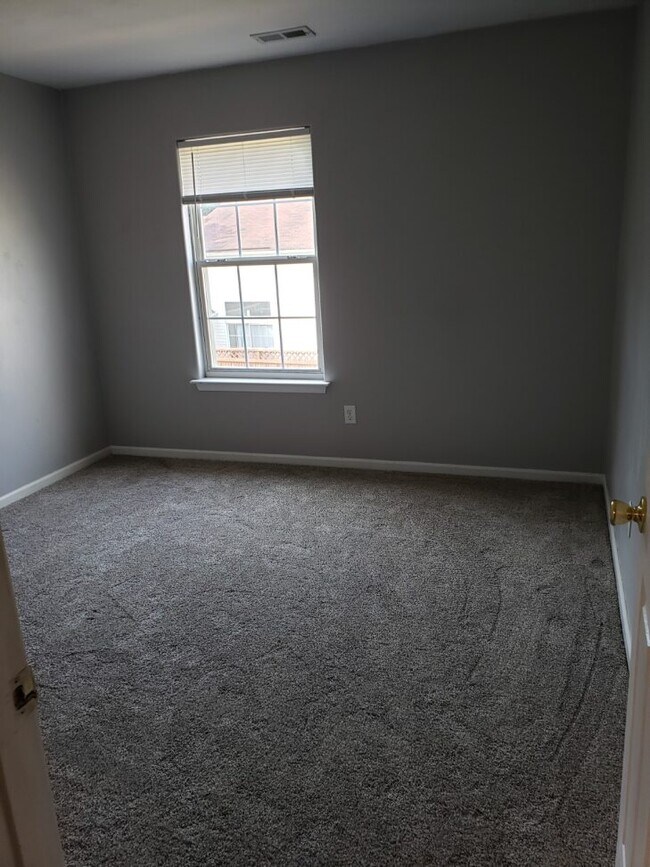 130 Buttonwood Ln Townhome Townhome Rental in Yorktown VA