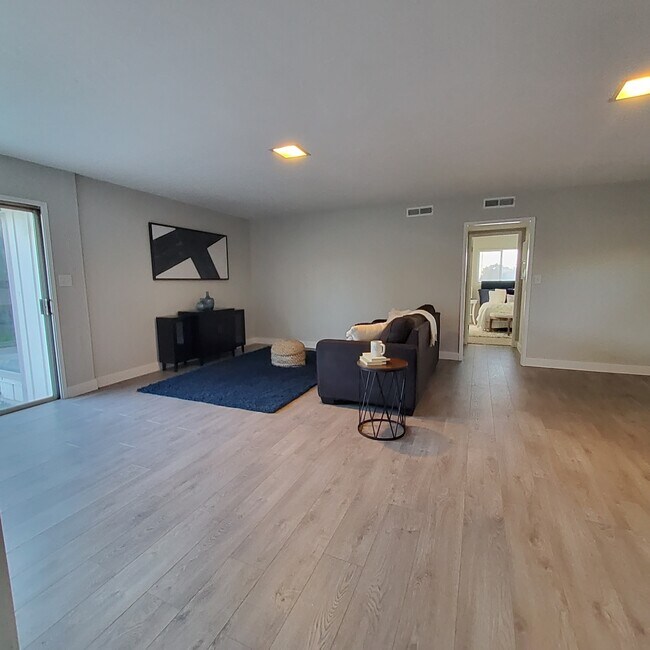 Photo - 31 E 24th St