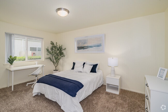 4BR, 2BA - 1,849SF - Bedroom - Fountain Circle Townhomes