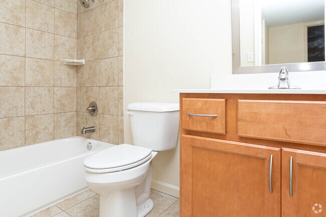 2BR, 1BA - 801 SF - Bathroom