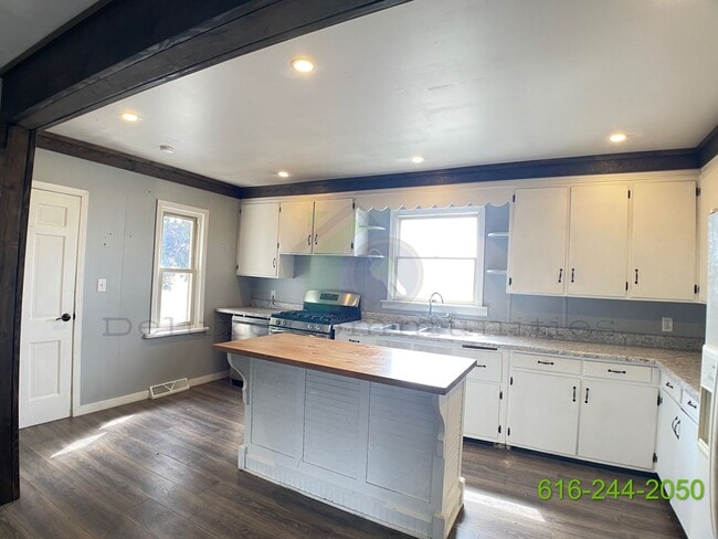 Photo - 3 Bedroom (with an extra room) Home Availa...