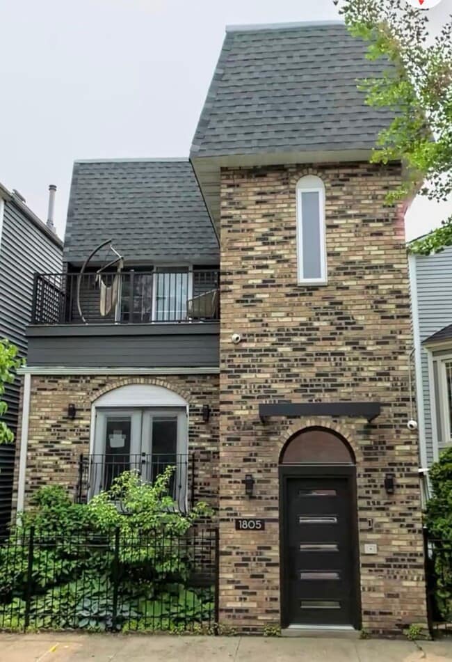 Building Photo - 1805 W Cuyler Ave Unit G