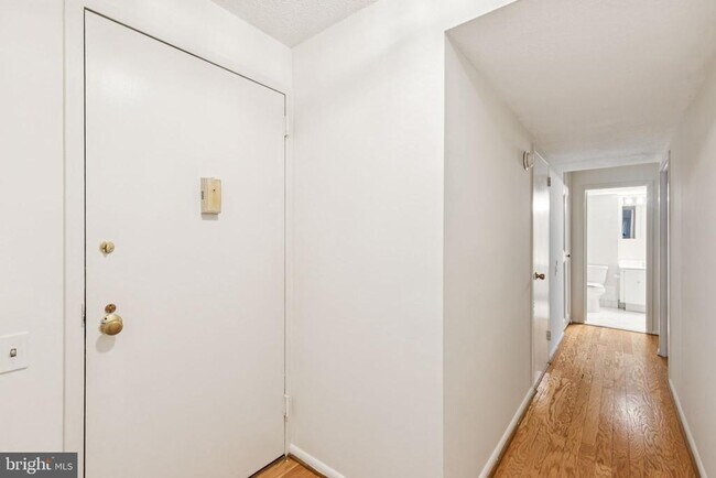 Building Photo - 1420 Locust St Unit 6Q Rental