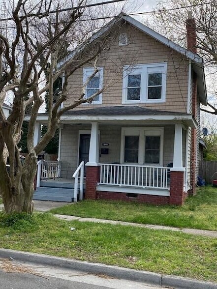 Photo - 3016 Somme Ave
