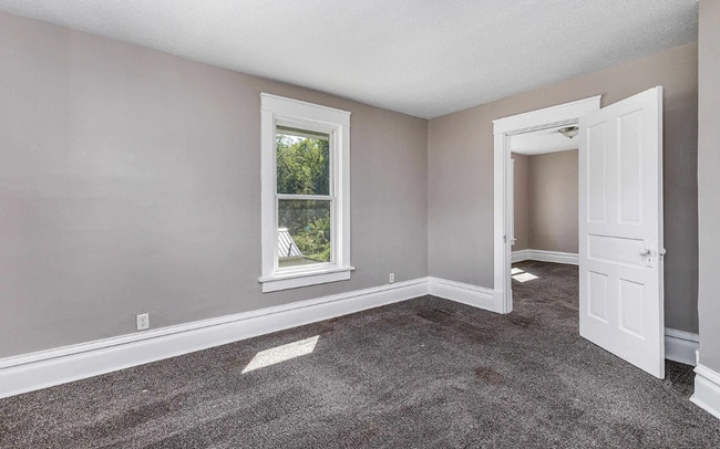 Photo - Charming 3-bedroom 1-bathroom single family house rental with a fenced in yard