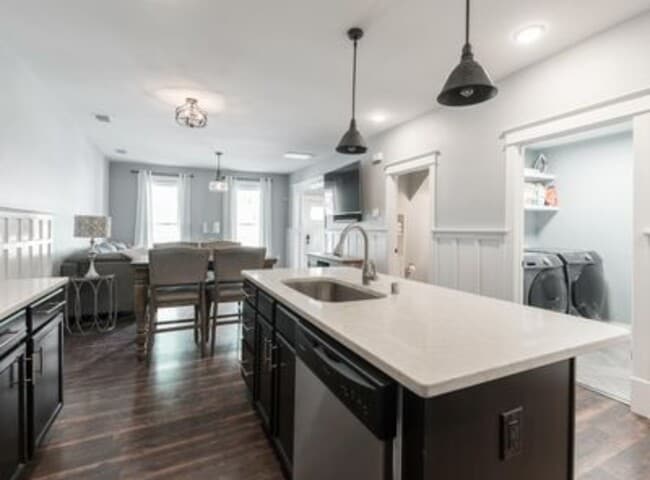 Photo - 608 Rawlings St