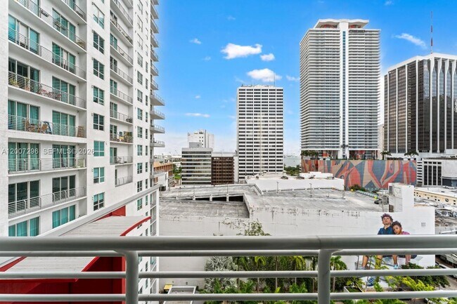 Photo - 133 NE 2nd Ave Unidad 1112