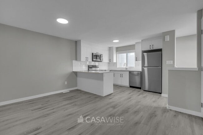 Photo - 13541-13570 70 St NW