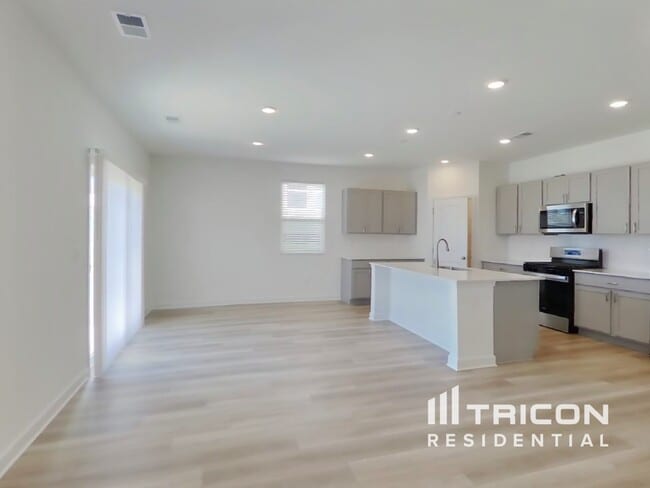 Photo - 5308 Carnegie Rd