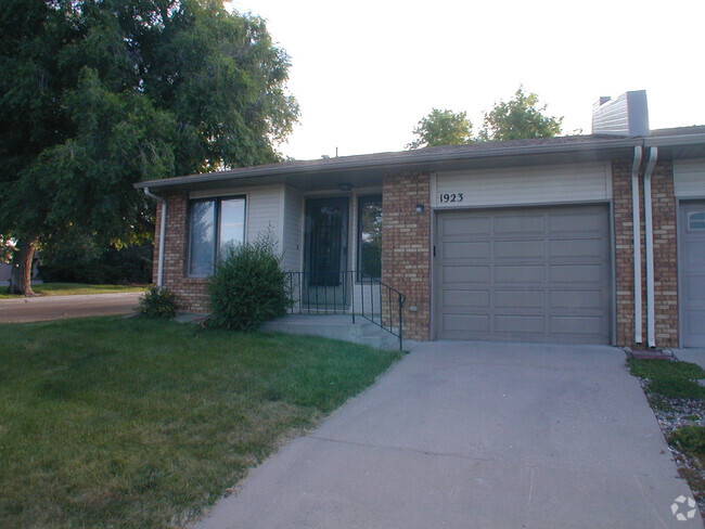 Building Photo - House For Lease