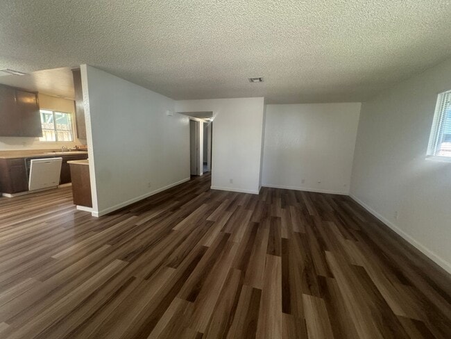 Building Photo - R6690N Unit #A