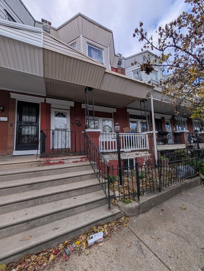 Building Photo - Well-maintained home.