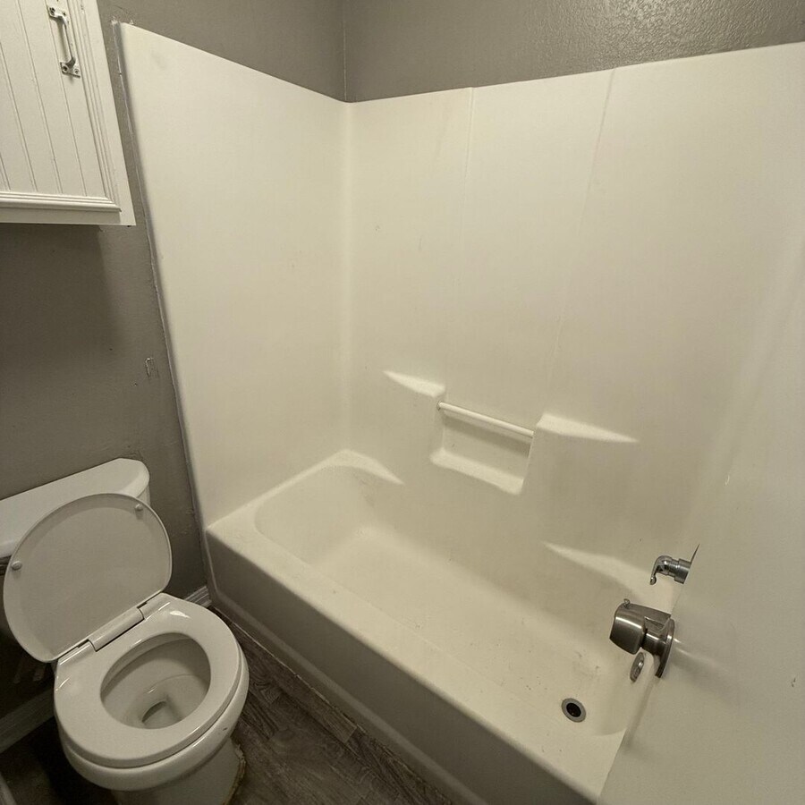 Photo - $400 Off 1st Full Month!* All Utilities In... Apartment Unit K