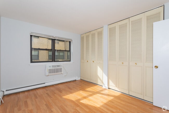 Photo - 534 W. Wellington Ave