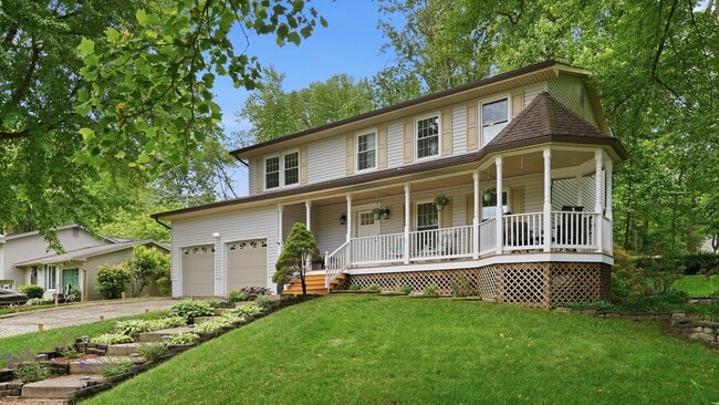 Building Photo - Newly Renovated 5 Bedroom Home With Country Porch!