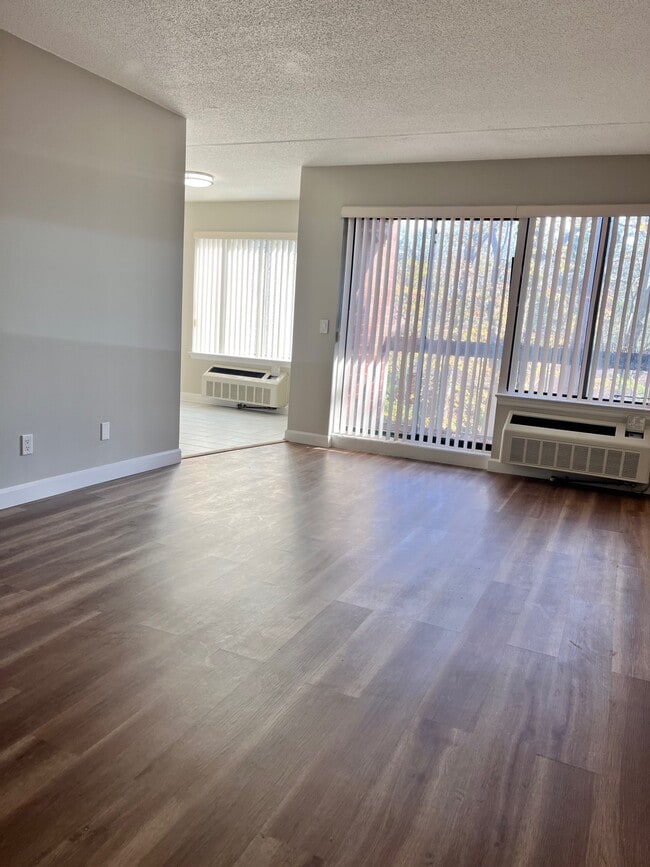 Photo - 171 Wellington Ct Unit 3D