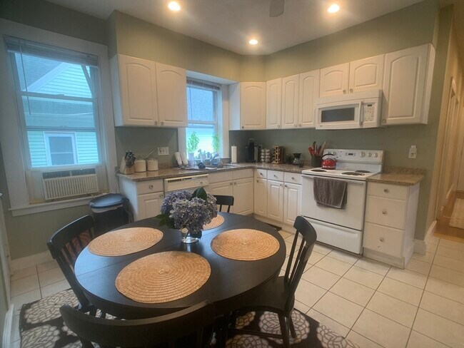 93 Easton St Unit 3
