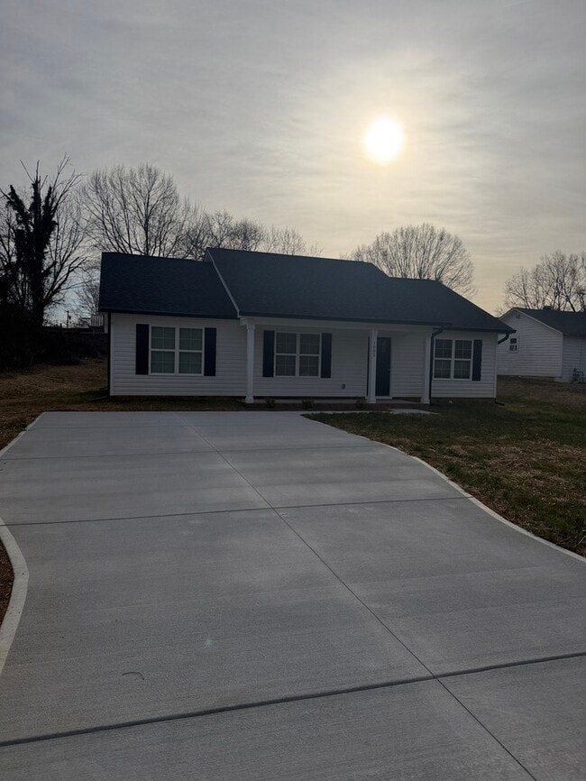 Photo - 1002 Grace Ave