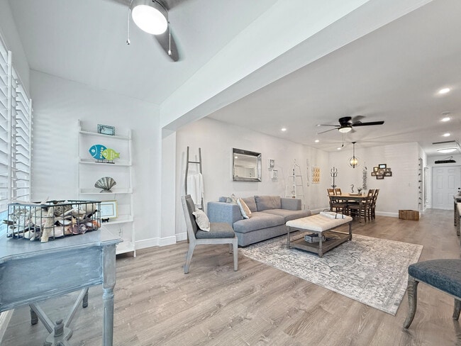 Building Photo - 1021 Flame Vine Ave Unit 203