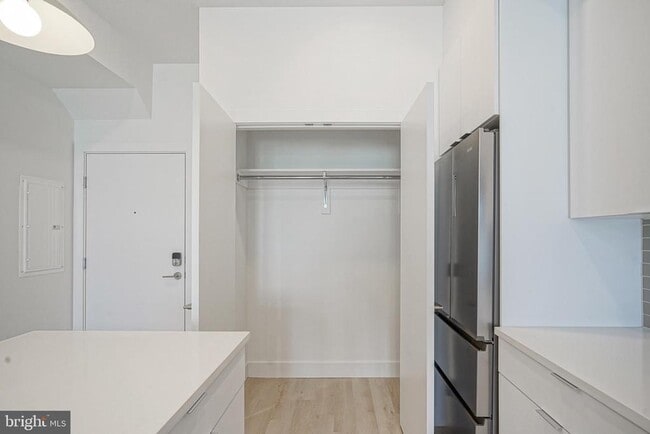 Building Photo - 2654 Coral St Unit 206 Rental